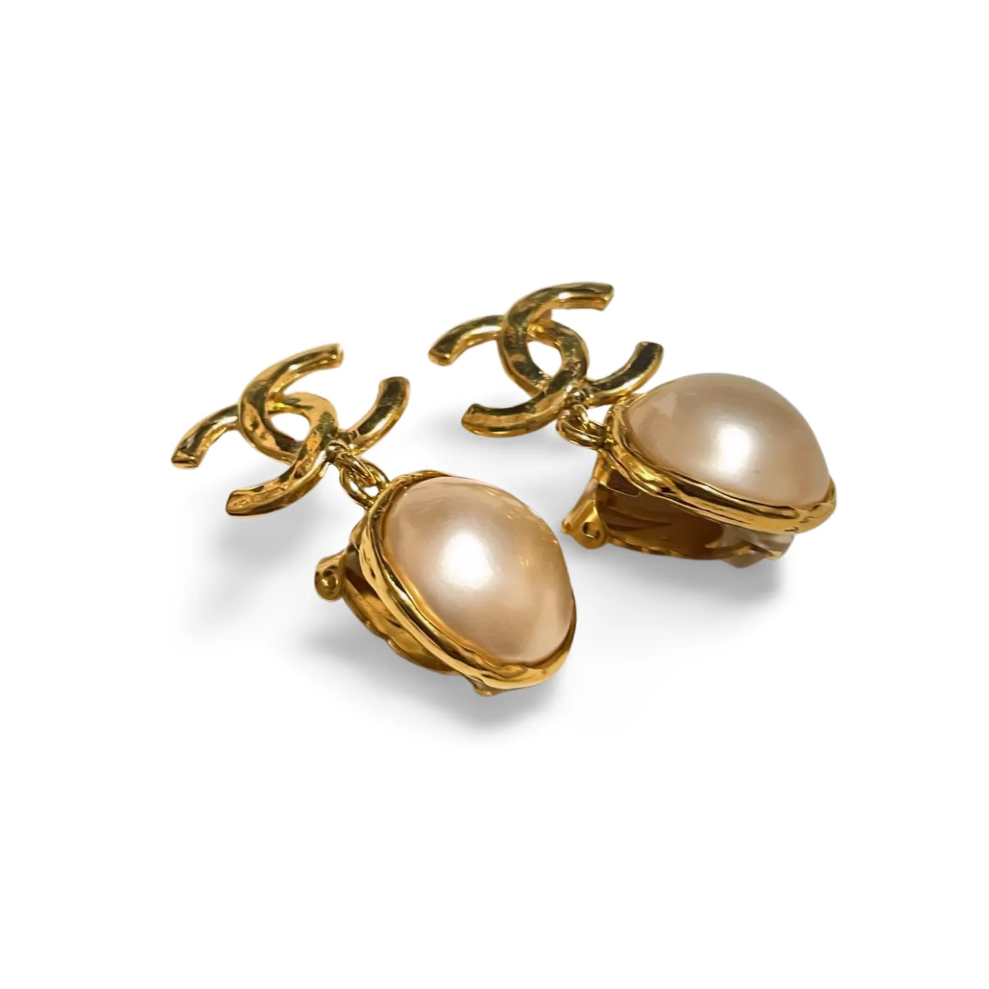 Vintage CHANEL white faux pearl and golden dangling earrings. Iconic CC mark. Hot gift. 060504ya