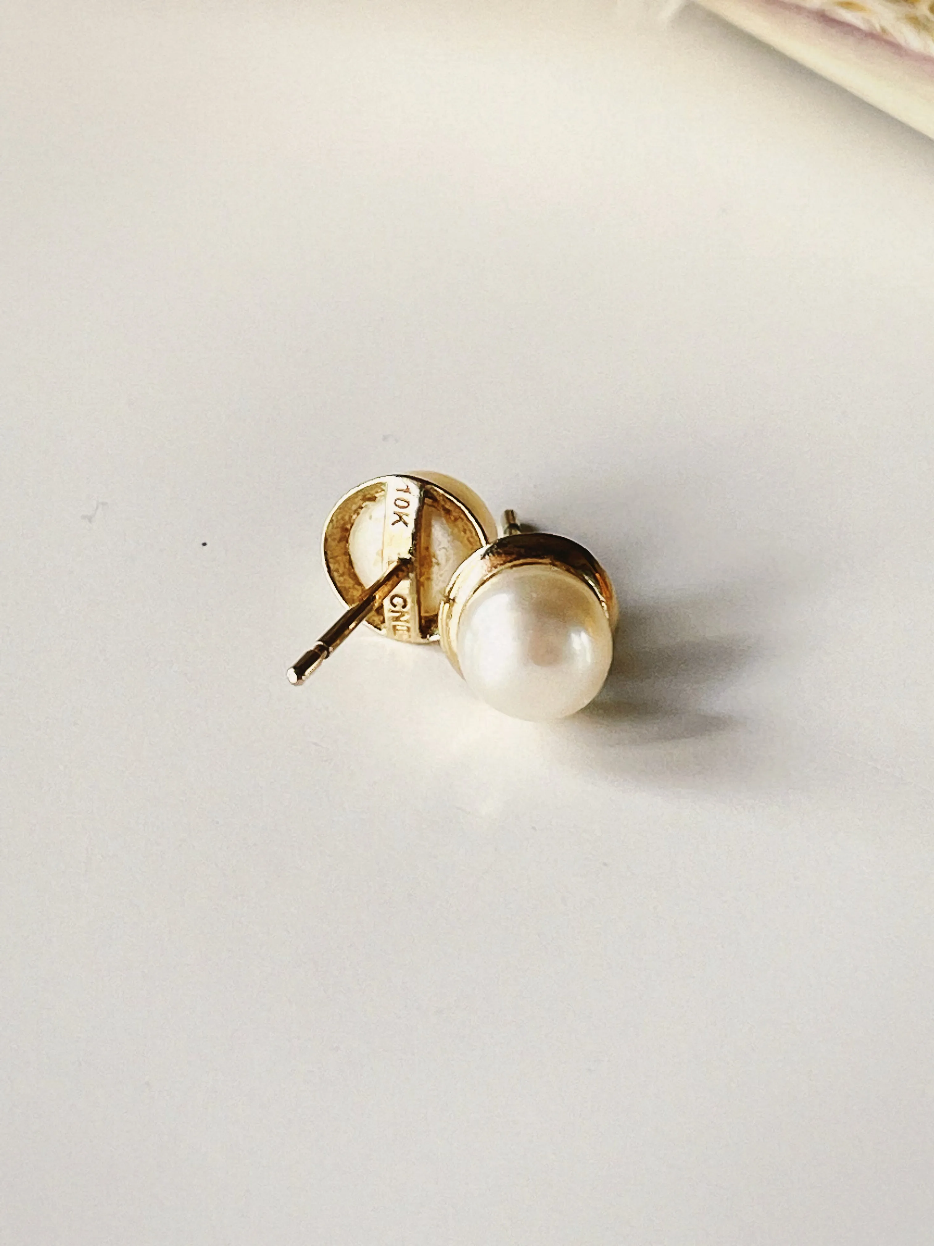 Vintage Pearl and 10k Yellow Gold stud earrings