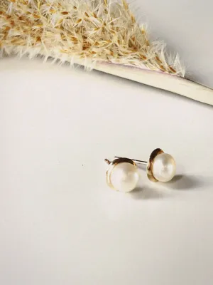 Vintage Pearl and 10k Yellow Gold stud earrings